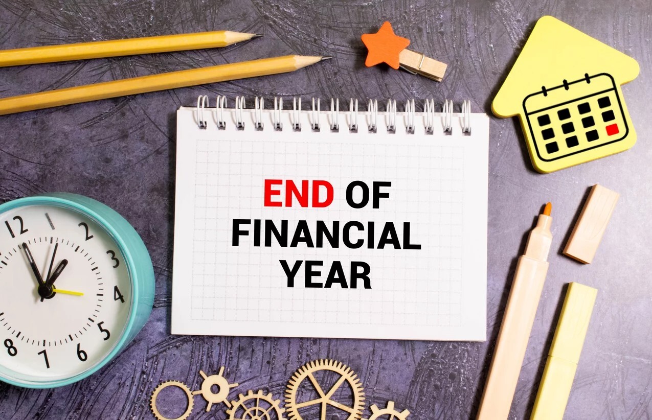 The Truth About Year-End Investing: Myths vs. Reality image